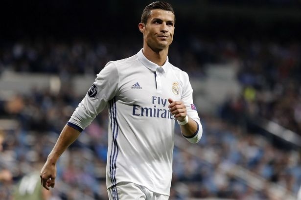 “Loạn” phòng thay đồ Real Madrid vì C.Ronaldo Nhiều cầu thủ Real Madrid không phục C.Ronaldo