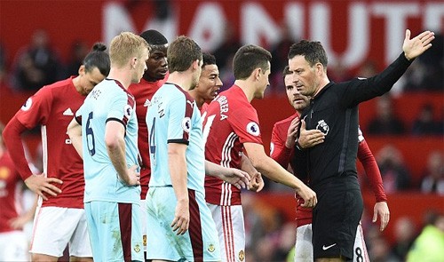 Trợ lý của Mourinho ca ngợi trọng tài Trọng tài Clattenburg có nhiều quyết định tranh cãi ở trận đấu vừa qua tại Old Trafford.