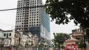 Tại sao phạt cho tồn tại với những vi phạm 'khủng'? Cao ốc 8B Lê Trực xây dựng sai phép trong thời gian dài.