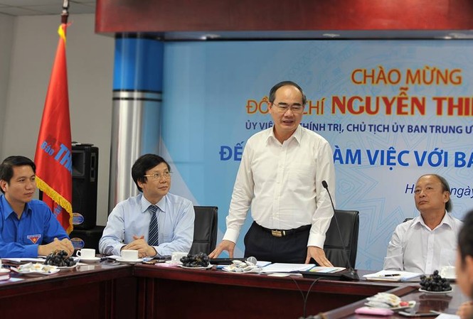Ông Nguyễn Thiện Nhân: 'Tham nhũng là giặc nội xâm' Chủ tịch Nguyễn Thiện Nhân và đại diện các đơn vị làm việc với Báo Thanh Niên. (ảnh Tườn Kha)