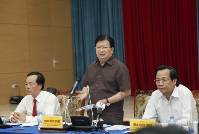 Tỉnh giàu vẫn chờ xin ngân sách hỗ trợ nhà ở người có công Phó Thủ tướng Trịnh Đình Dũng phát biểu tại hội nghị.