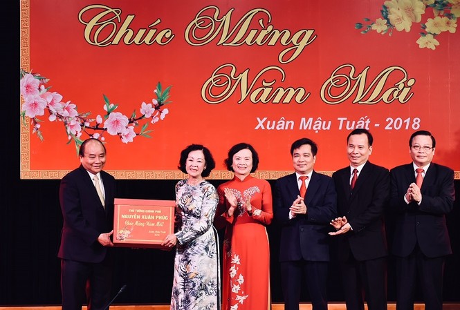 Không sát dân dễ dẫn đến quan liêu, một chiều Thủ tướng chúc mừng Ban Dân vận T.Ư. Ảnh N.B