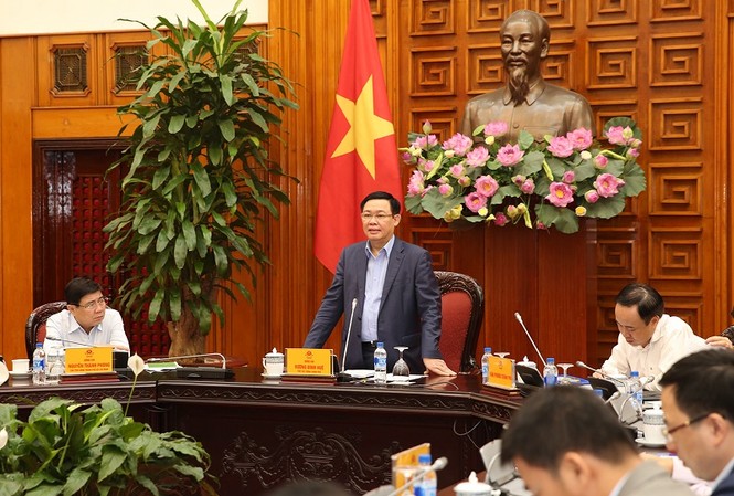 TP. Hồ Chí Minh xin lùi thời gian cổ phần hóa 39 doanh nghiệp Nhà nước Phó Thủ tướng Vương Đình Huệ chủ trì cuộc họp về CPH DNNN của TP. HCM