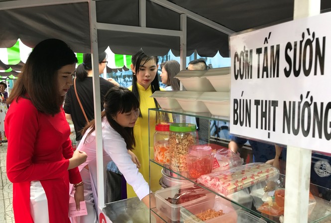 Sài Gòn tiếp tục có thêm phố hàng rong trên vỉa hè Sài Gòn tiếp tục có thêm phố hàng rong trên vỉa hè