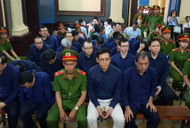 Xử đại án ngân hàng VNCB, tòa triệu tập hơn 200 người liên quan Toàn cảnh phiên tòa sáng 24/7