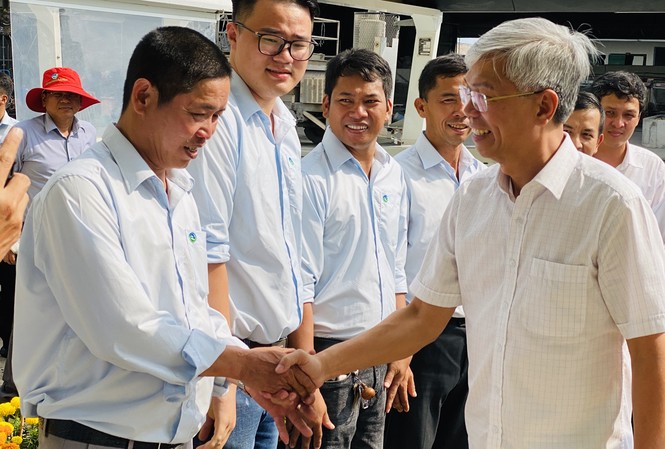 Lãnh đạo UBND TPHCM thăm, chúc tết công nhân xử lý rác Lãnh đạo UBND TPHCM thăm, chúc tết công nhân xử lý rác