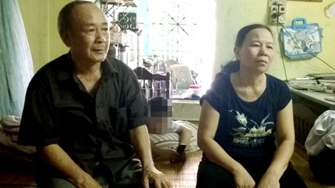Mẹ bị can hành hung cảnh sát: 'Con tôi dại dột quá' Vợ chồng ông Lạc thừa nhận hành vi của con trai họ hoàn toàn sai trái và mong nhận được sự khoan hồng pháp luật