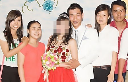 Sự thật vụ cô dâu ôm vàng chạy trốn sau tiệc cưới ở Sài Gòn Chị Viên trong ngày cưới với anh Đăng. Ảnh do gia đình nhân vật cung cấp