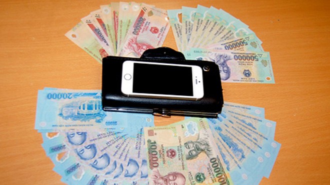 Hà Nội: Thiếu nữ bị cướp khi vừa rút tiền ở cây ATM Tang vật của vụ cướp