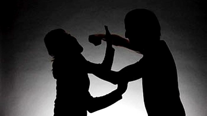 Bênh mẹ, trai 14 tuổi rút dao đâm cha Ảnh minh họa