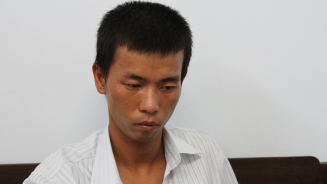 Bắt hung thủ sát hại thai phụ sau 24 giờ gây án Hung thủ Phan Văn Sơn tại cơ quan công an.