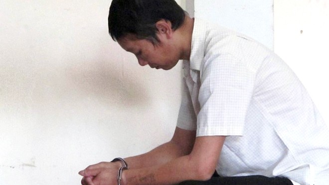 Con trai đánh chết mẹ vì không nấu cơm Tại phiên tòa xét xử, bị cáo Thắng luôn cúi mặt, khai nhận toàn bộ hành vi phạm tội của mình