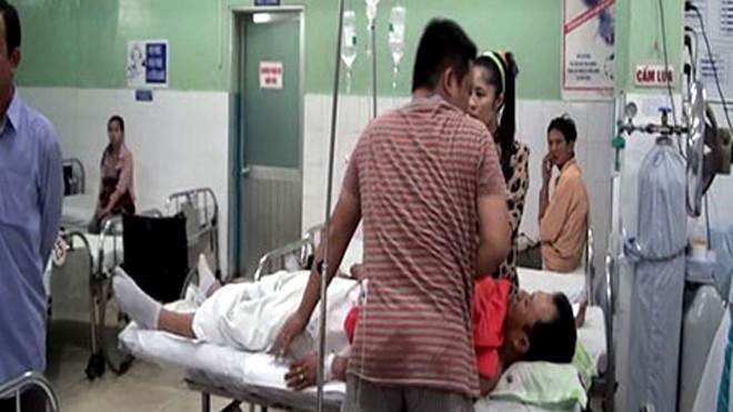 Nguyên đại úy bắn chết CSGT đối mặt án 3 năm tù Một số nạn nhân trong vụ nổ súng đang được cấp cứu tại bệnh viện