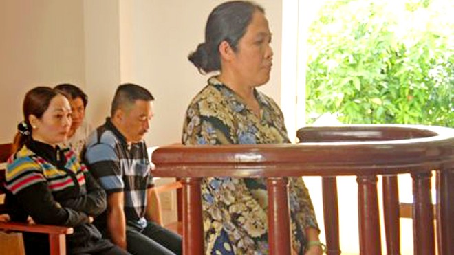Ba khách mua dâm bị truy tố vì 'gặp' trẻ vị thành niên Ba khách mua dâm bị truy tố vì 'gặp' trẻ vị thành niên