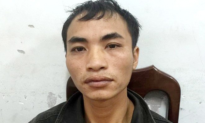 Ba nữ sinh đuổi bắt tên cướp điện thoại Nguyễn Văn Học . Ảnh: Hoàng Lam