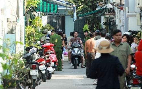 Tên cướp sát hại xe ôm trong hẻm ở Sài Gòn bị bắt Hiện trường người đàn ông chạy xe ôm bị sát hại. Ảnh: H.H