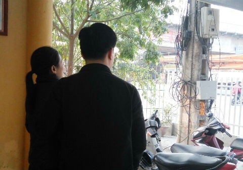 Cãi nhau với chồng, người phụ nữ định nhảy cầu Thăng Long tự tử Gia đình tới đón người phụ nữ định tự tử