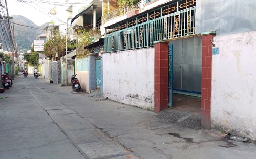 6 người bị truy sát vì không 'bo' ở quán karaoke Trước quán karaoke - nơi xảy ra hỗn chiến. Ảnh: Xuân Ngọc
