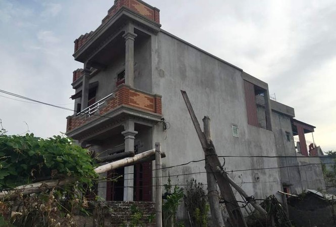 Hai chánh văn phòng huyện bị tạm giữ vì liên quan đánh bạc Ngôi nhà ở tổ 3, thị trấn Xuân Trường, huyện Xuân Trường nơi Công an bắt các đối tượng đánh bạc