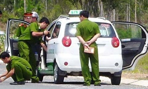 Điều tài xế taxi vào nghĩa trang để cướp tài sản Cơ quan công an điều tra một vụ cướp taxi. Ảnh chỉ mang tính minh họa