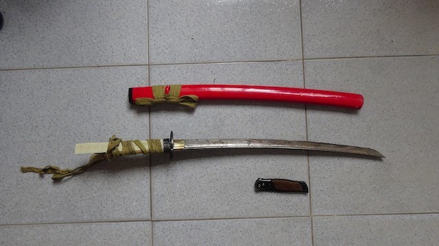 Bắt nhóm thanh niên truy sát người sáng mùng 5 Tết Hung khí gây án bị thu giữ. Ảnh: Công an nhân dân