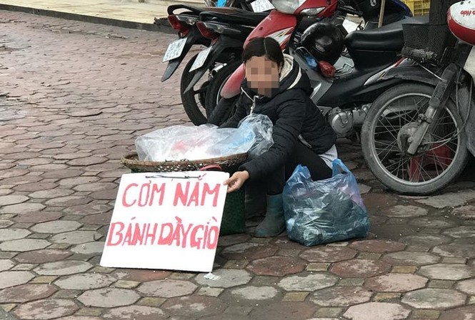 Bí mật siêu lợi nhuận thúng cơm nắm vỉa hè Nhiều người chỉ ngồi bán cơm nắm ngoài vỉa hè nhưng có thể thu lãi tới vài chục triệu đồng/tháng