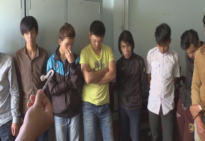 17 thanh niên dùng ma túy đá để tạo hưng phấn chơi game Các nghi can tại cơ quan điều tra