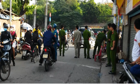Bố đâm gục bạn trai của con gái vì dám... hôn nhau Nam thanh niên bị bố bạn gái đâm gục vì hôn nhau bên đường. Ảnh chỉ mang tính minh họa