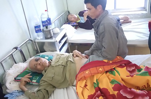 Nam giáo viên trèo vào tận nhà đánh hai cụ già nhập viện Ông Đằng bị đánh thâm mặt, thương tích 27% sau vụ việc