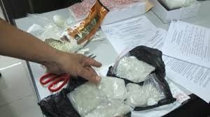 Cựu giáo viên bán ma túy trong nhà nghỉ Cựu giáo viên bán ma túy trong nhà nghỉ