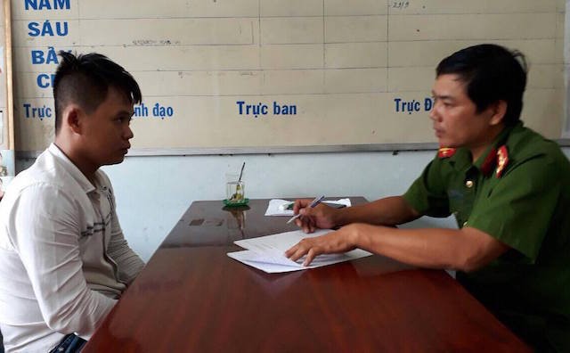 Khởi tố đối tượng rạch đùi phụ nữ trên đường để... giải khuây Bị can Hồ Huỳnh Tuấn Anh tại cơ quan điều tra vào ngày 18/10