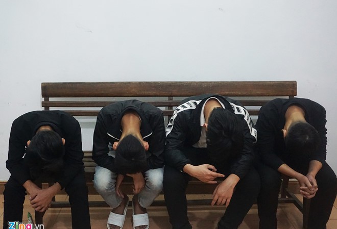 Nhóm cướp nhí dùng dao trấn lột tài sản các đôi tình nhân ở bãi biển Nhóm cướp nhí tại cơ quan điều tra
