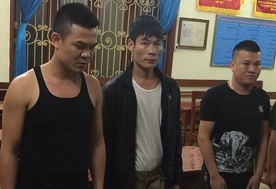 Đường dây đánh bạc tiền tỷ mỗi ngày của gã trai 33 tuổi 3 trong số 6 người trong đường dây đánh bạc công nghệ cao qua mạng bị cảnh sát bắt giữ. Ảnh: C.A.
