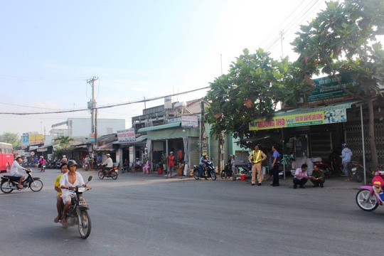 Hai người thương vong vì tiếng... nẹt pô xe Công an đang khám nghiệm hiện trường vụ truy sát
