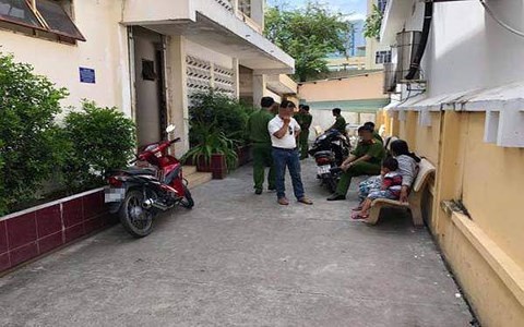 Bé 2 tuổi tử vong bất thường: Chủ tịch Hà Nội yêu cầu làm rõ Chủ tịch Hà Nội yêu cầu làm rõ vụ cháu bé 2 tuổi tử vong tại điểm trông giữ trẻ tư nhân tại huyện Chương Mỹ