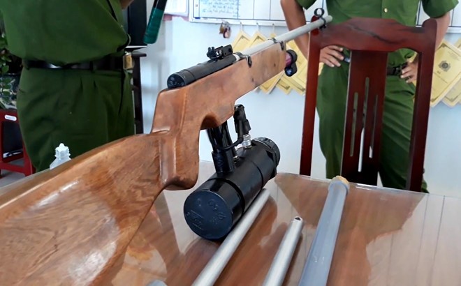 Nổ súng bắn gục đối thủ ngay trên đường Súng cồn tự chế đang được nhiều đối tượng sử dụng để giải quyết mâu thuẫn