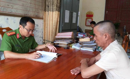Gã hàng xóm nhiều lần đe dọa, cưỡng hiếp thiếu nữ Đối tượng Chu Văn Tân làm việc với cơ quan công an