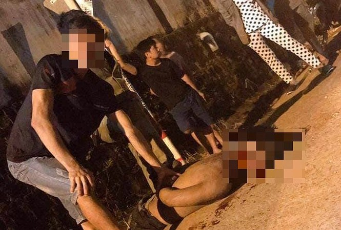 Thanh niên nghi bắt cóc trẻ em bị người dân vây đánh đến chết Thanh niên bị đánh tử vong vì nghi bắt cóc trẻ em
