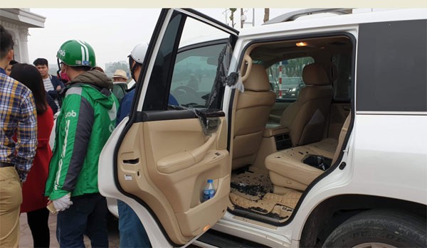 Tài xế Grab đập kính Lexus trộm đồ hàng trăm triệu Hiện trường vụ việc