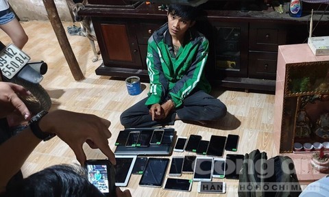 Nổ súng bắt trộm, một đối tượng bị thương Hùng cùng tang vật của vụ trộm