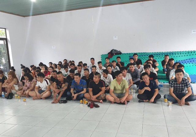 Hơn 100 người tham gia 'tiệc ma tuý' trong quán karaoke Số khách chơi tại quán karaoke bị đưa về trụ sở để kiểm tra ma túy