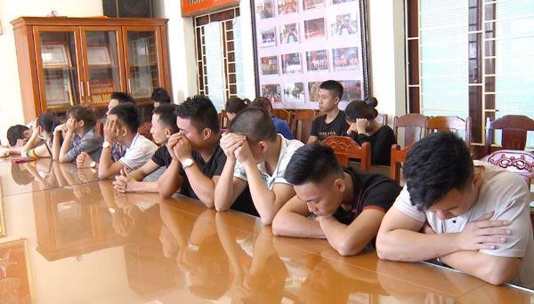 Thiếu nữ 17 tuổi chi 10 triệu mua ma túy tổ chức tiệc sinh nhật Nhóm thanh niên bị bắt khi đang sử dụng ma túy