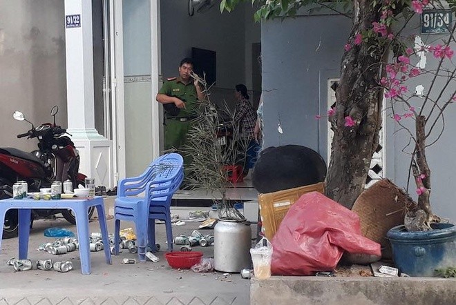 2 người bị đâm thương vong vì can ngăn đánh bài ngày Tết iện trường nơi xảy ra án mạng. Ảnh: Zing