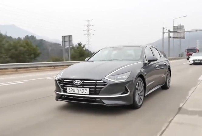 Hyundai Sonata 2020 lộ diện trong những video thực tế đầu tiên Hyundai Sonata 2020 lộ diện trong những video thực tế đầu tiên