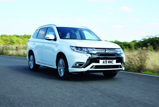 Mitsubishi Outlander mới sắp ra mắt ở châu Âu Mitsubishi Outlander mới sắp ra mắt ở châu Âu