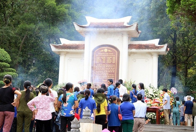 Hơn 200 nghìn lượt người về với Đồng Lộc Hàng nghìn lượt người về với Đồng Lộc trong những ngày gần đây