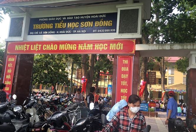 Lãnh đạo Hà Nội yêu cầu làm rõ việc loạn thu tại trường Sơn Đồng Tổng số tiền phải nộp lên đến 8 triệu đồng, phụ huynh trường tiểu học Sơn Đồng bức xúc đòi làm rõ