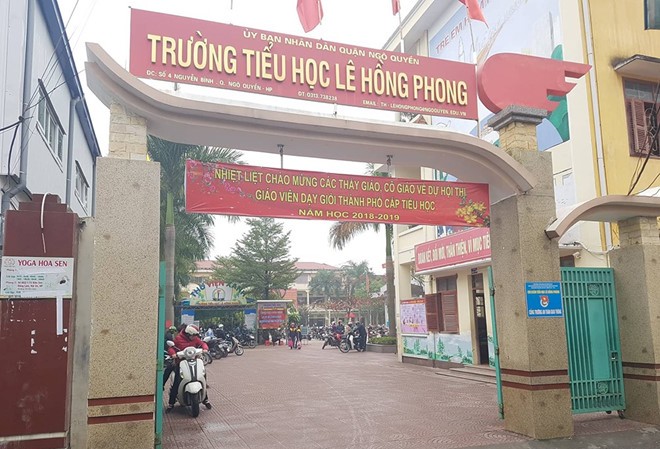Chuyện kỳ lạ ở Hải Phòng: Thi giáo viên giỏi, học sinh yếu phải ở nhà Trường tiểu học Lê
Hồng Phong, Ngô Quyền, Hải Phòng, nơi xẩy ra vụ việc học sinh học lịch yếu được nghỉ ở nhà khi giáo viên thi giáo viên giỏi