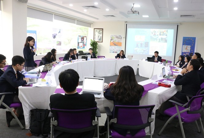 Học sinh hóa thân thành Nguyên thủ 'trả nợ' môn lịch sử Bàn tròn "Hội nghị thượng đỉnh" của học sinh