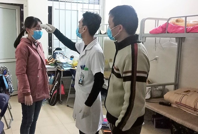 Học sinh, sinh viên đo thân nhiệt trước khi đến trường Học sinh, sinh viên đo thân nhiệt trước khi đến trường